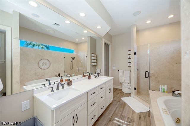8137 Ronda CT, Naples, FL 34109
