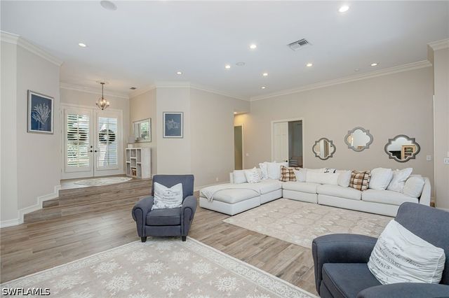 8137 Ronda CT, Naples, FL 34109