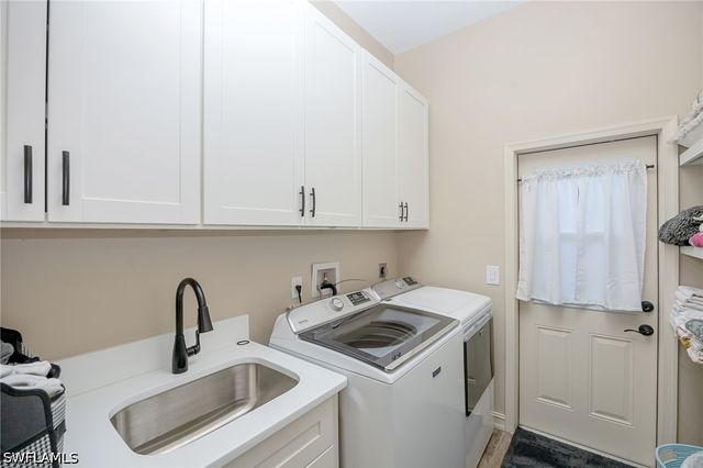 8137 Ronda CT, Naples, FL 34109
