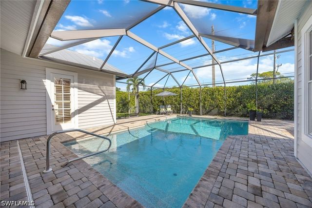 8137 Ronda CT, Naples, FL 34109