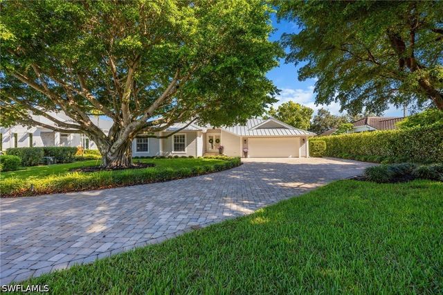 8137 Ronda CT, Naples, FL 34109