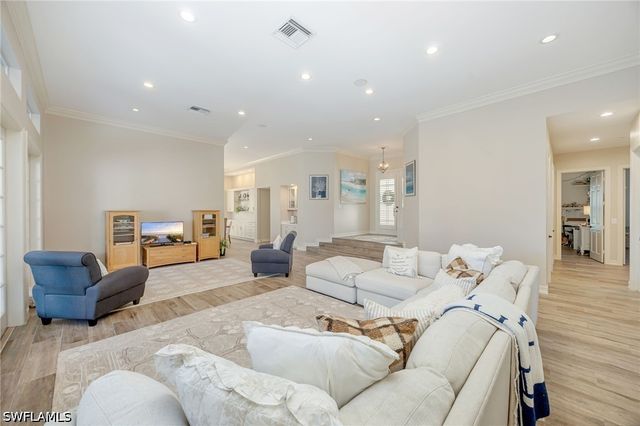 8137 Ronda CT, Naples, FL 34109
