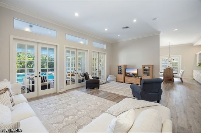 8137 Ronda CT, Naples, FL 34109