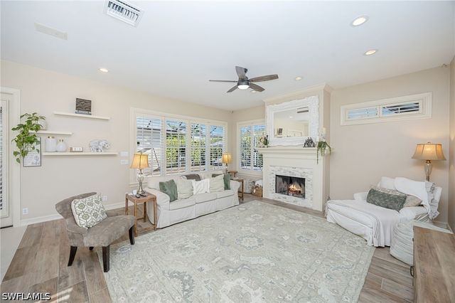 8137 Ronda CT, Naples, FL 34109