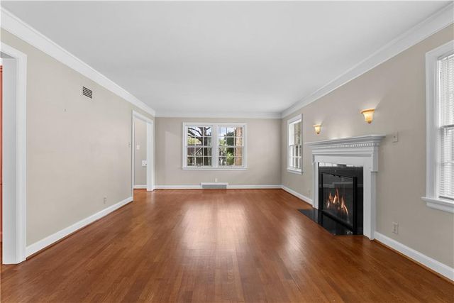 6849 Oak Terrace, Kansas City, MO 64113