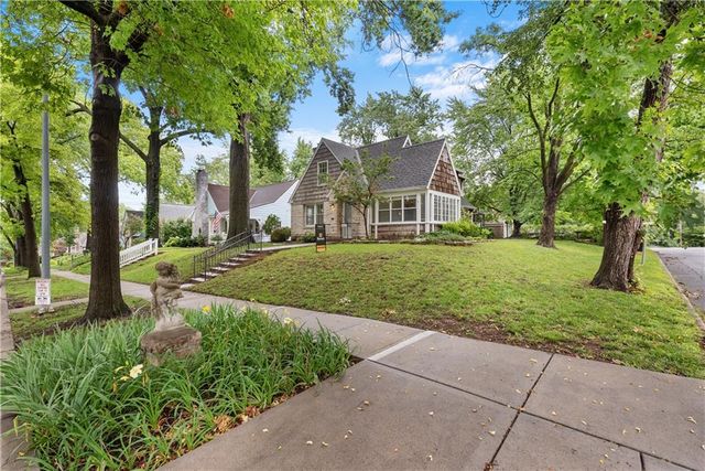 6849 Oak Terrace, Kansas City, MO 64113