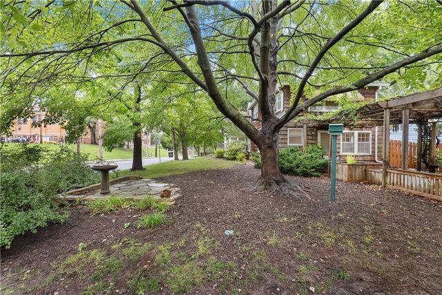 6849 Oak Terrace, Kansas City, MO 64113