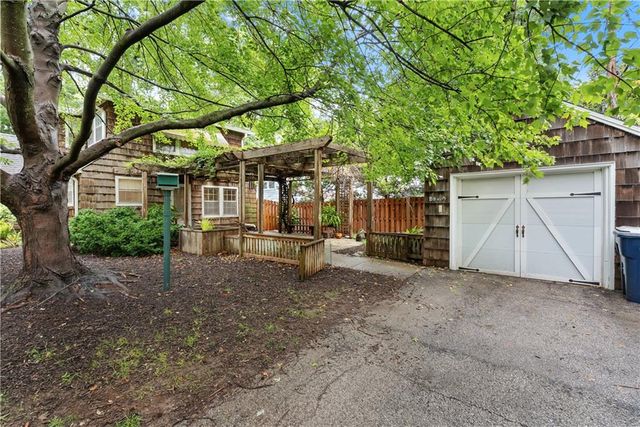 6849 Oak Terrace, Kansas City, MO 64113