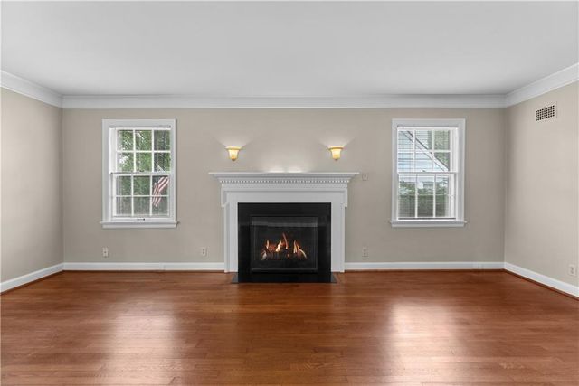 6849 Oak Terrace, Kansas City, MO 64113