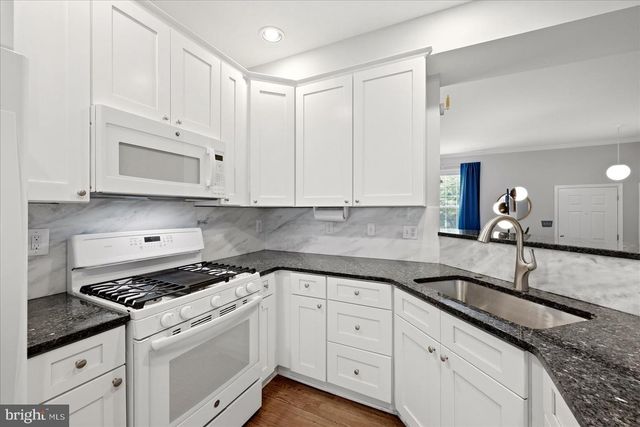 6389 SAINT TIMOTHYS LN, Centreville, VA 20121