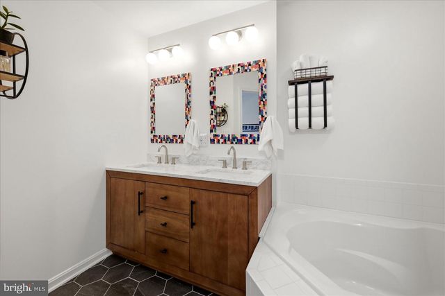 6389 SAINT TIMOTHYS LN, Centreville, VA 20121