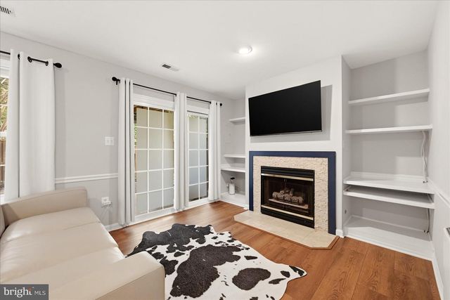 6389 SAINT TIMOTHYS LN, Centreville, VA 20121