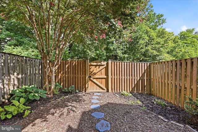 6389 SAINT TIMOTHYS LN, Centreville, VA 20121