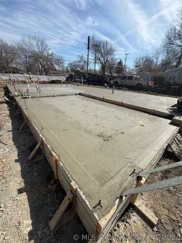 2201 N Lewis Place, Tulsa, OK 74110