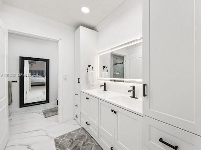 3502 W 72nd St, Hialeah, FL 33018