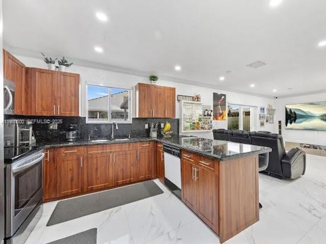 3502 W 72nd St, Hialeah, FL 33018