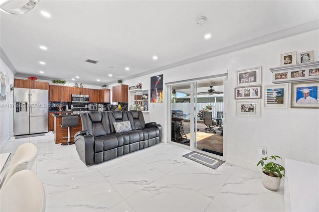 3502 W 72nd St, Hialeah, FL 33018