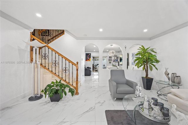 3502 W 72nd St, Hialeah, FL 33018