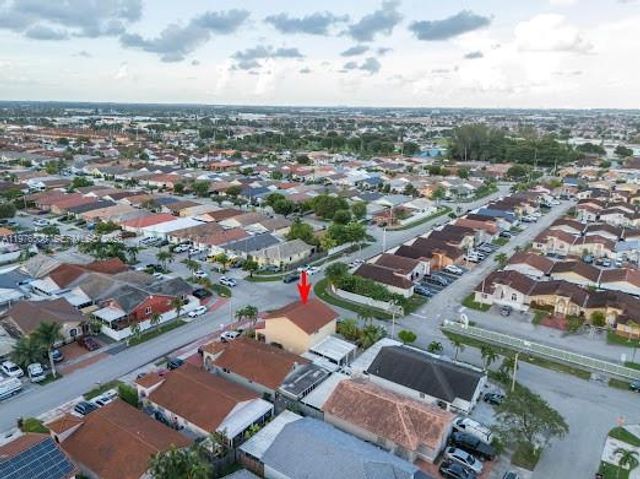 3502 W 72nd St, Hialeah, FL 33018