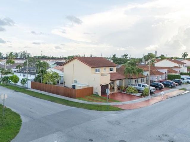 3502 W 72nd St, Hialeah, FL 33018