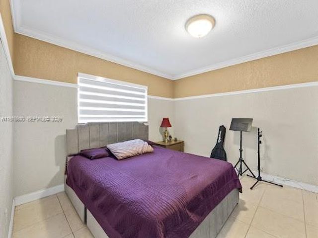 3502 W 72nd St, Hialeah, FL 33018