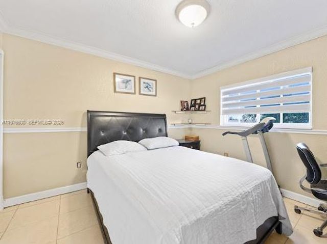 3502 W 72nd St, Hialeah, FL 33018