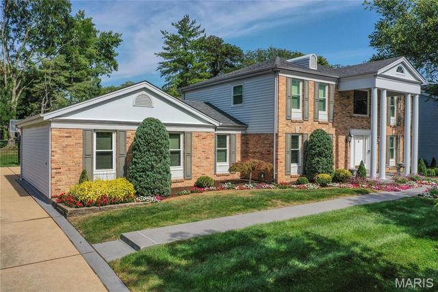15991 Meadow Oak Drive, Chesterfield, MO 63017