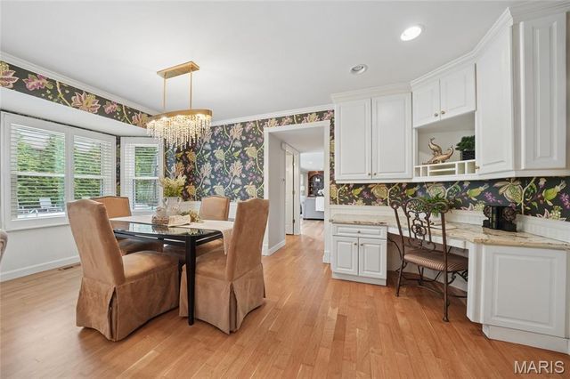 15991 Meadow Oak Drive, Chesterfield, MO 63017