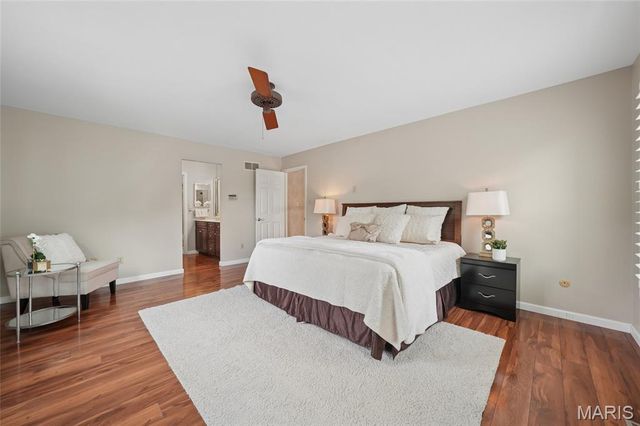 15991 Meadow Oak Drive, Chesterfield, MO 63017