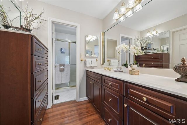 15991 Meadow Oak Drive, Chesterfield, MO 63017
