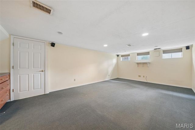 15991 Meadow Oak Drive, Chesterfield, MO 63017