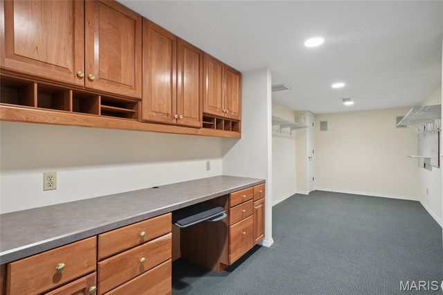 15991 Meadow Oak Drive, Chesterfield, MO 63017