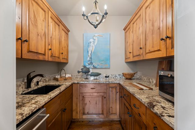 2371 Melody Point Circle, Grove, OK 74344