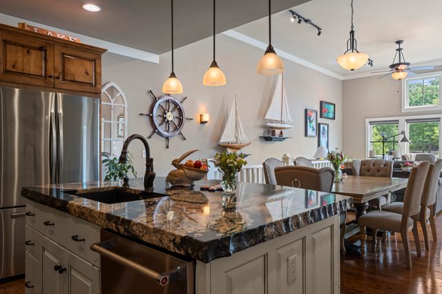2371 Melody Point Circle, Grove, OK 74344