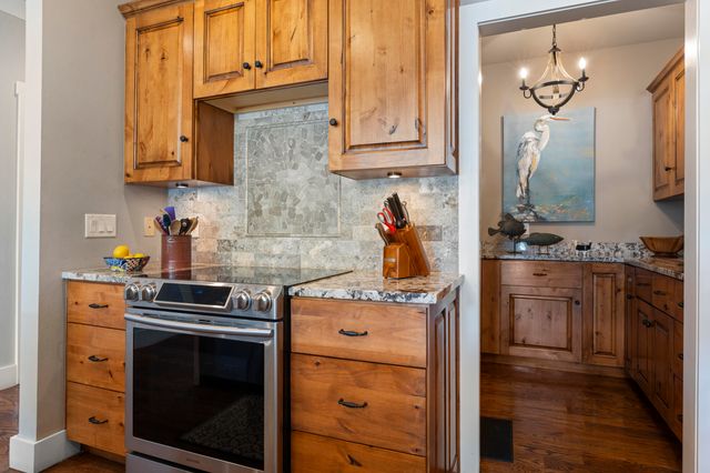 2371 Melody Point Circle, Grove, OK 74344