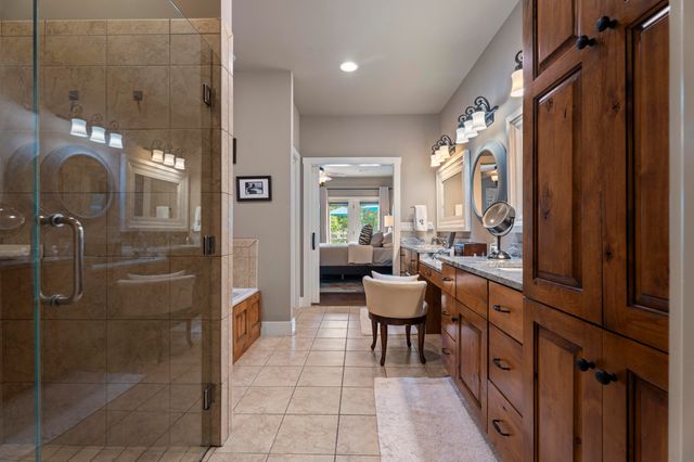 2371 Melody Point Circle, Grove, OK 74344