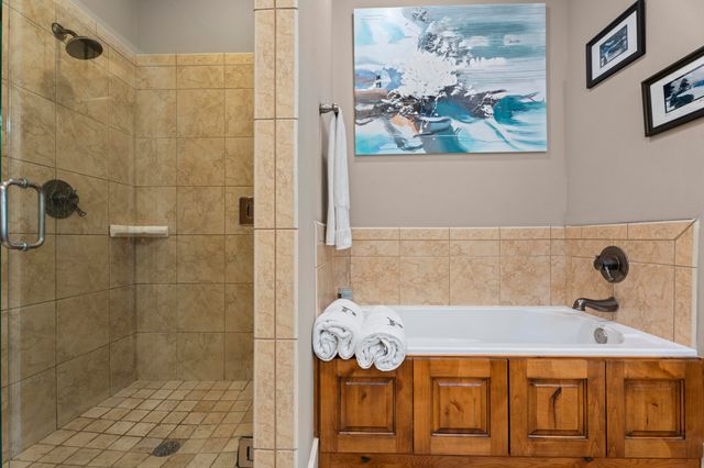 2371 Melody Point Circle, Grove, OK 74344