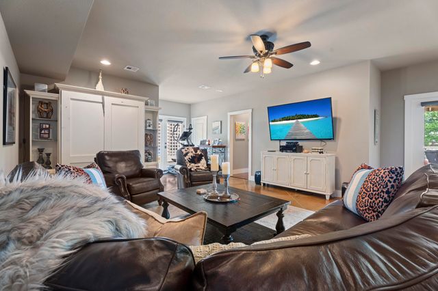 2371 Melody Point Circle, Grove, OK 74344