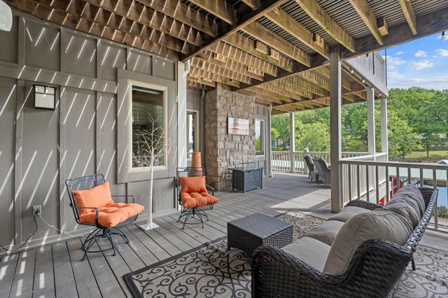 2371 Melody Point Circle, Grove, OK 74344