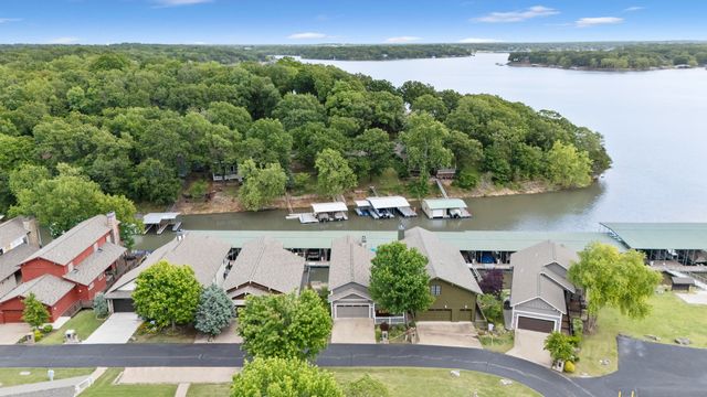 2371 Melody Point Circle, Grove, OK 74344