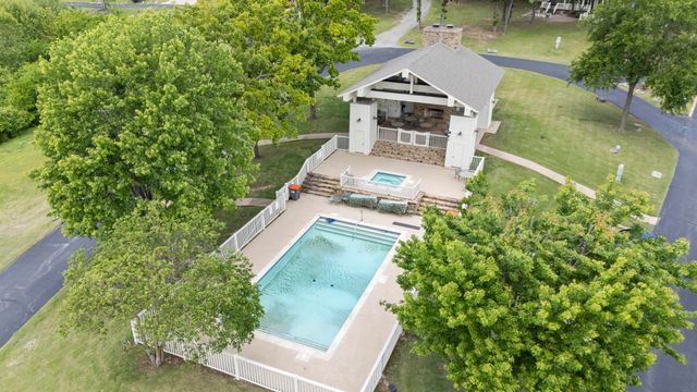 2371 Melody Point Circle, Grove, OK 74344