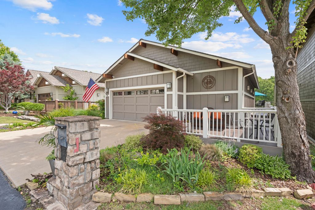 2371 Melody Point Circle, Grove, OK 74344