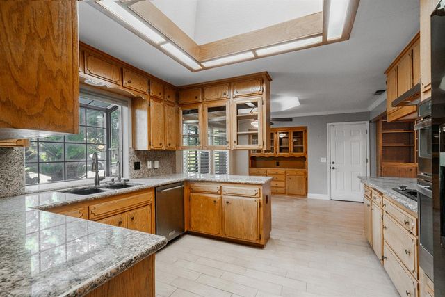 5156 W Minarets Avenue, Fresno, CA 93722