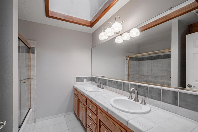5156 W Minarets Avenue, Fresno, CA 93722