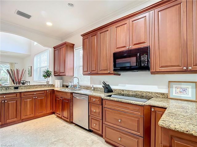 2840 Coco Lakes DR, Naples, FL 34105