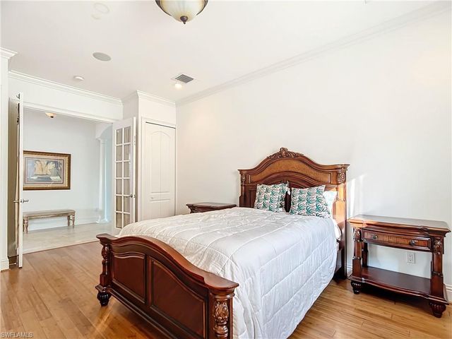 2840 Coco Lakes DR, Naples, FL 34105