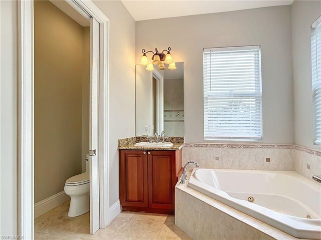 2840 Coco Lakes DR, Naples, FL 34105