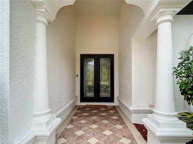 2840 Coco Lakes DR, Naples, FL 34105