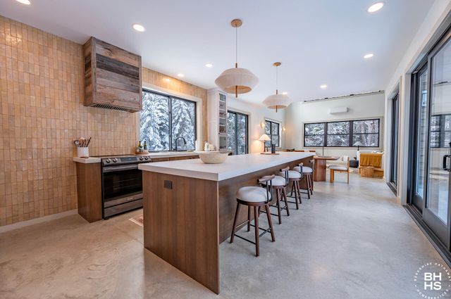 44 Lambs Way, Lake Placid, NY 12946