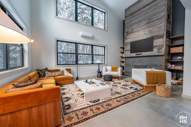 44 Lambs Way, Lake Placid, NY 12946